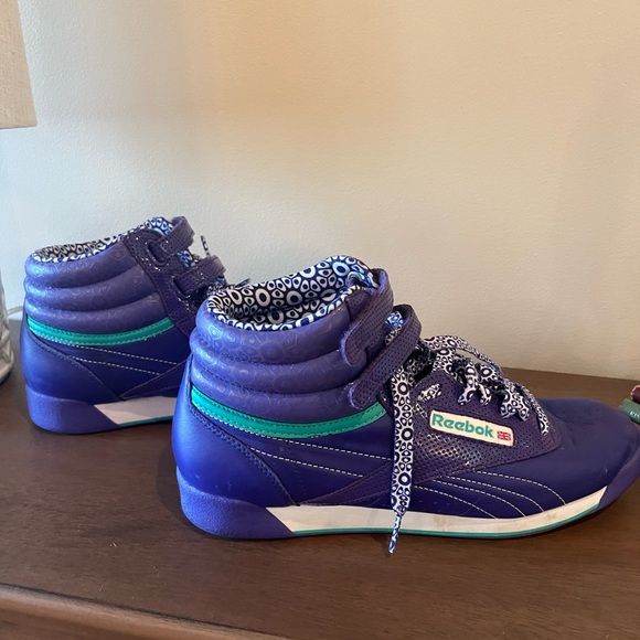 Like New Vintage Reebok Sneakers - Picture 1 of 8